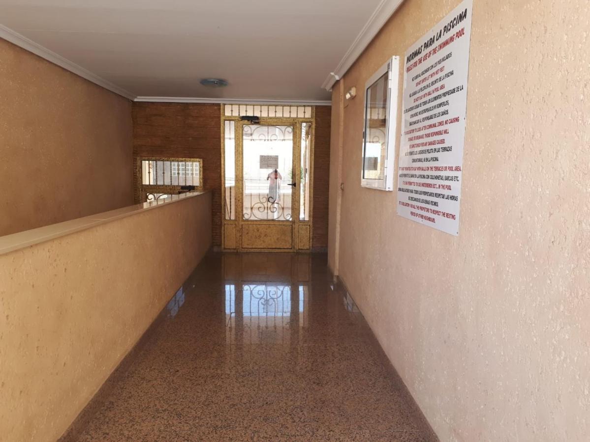 Apartamento 9 De Octubre Los Montesinos Bagian luar foto